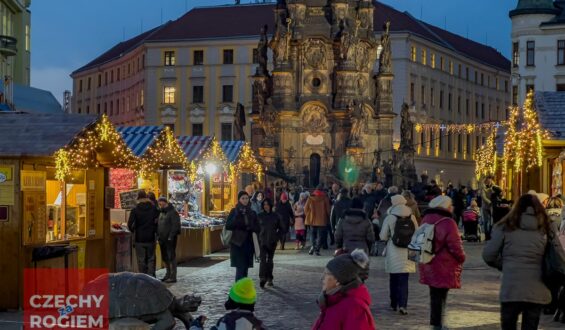 Jarmark bożonarodzeniowy w Ołomuńcu. Tradycyjny, czeski, pachnący ponczem i dobrym jedzeniem